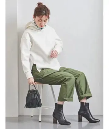 화이트 후드 부착 후드티 M 사이즈