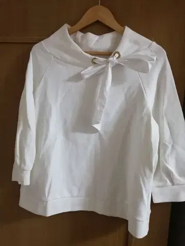 로즈 티아라 46 리본 트레이닝복 화이트