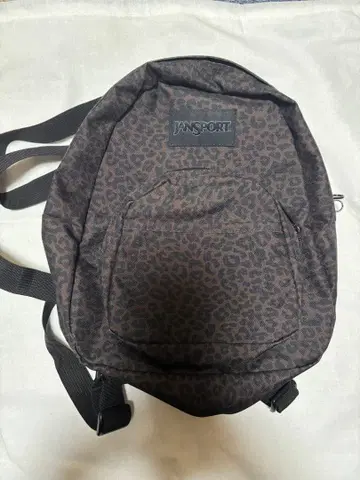 JANSPORT 레오파드 무늬 백팩