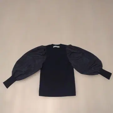 TIARA 네이비 벌룬 슬리브 스웨터