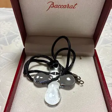Baccarat 크리스탈 크로스 목걸이