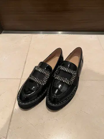 MODE ET JACOMO 블랙 비쥬 장식 로퍼