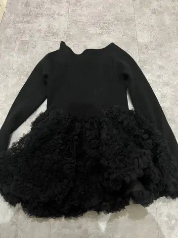 JUNOAH 프릴 오프숄더 니트탑