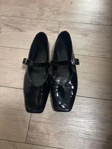 ZARA 블랙 펌프스 발레 슈즈 스트랩 포함