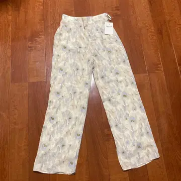 CHILLE 꽃무늬 캐주얼 팬츠 택 포함 새상품