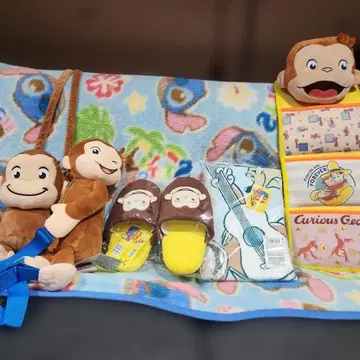 Curious George 봉제 인형과 슬리퍼 세트