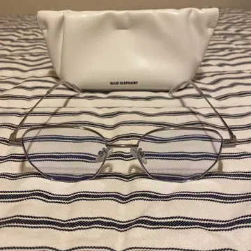 BLUE ELEPHANT 실버 안경