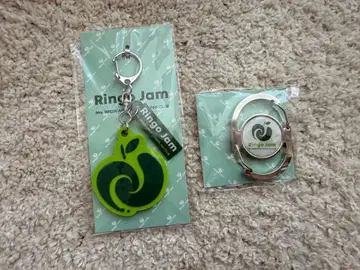 Mrs. GREEN APPLE 러버 키링과 카라비너