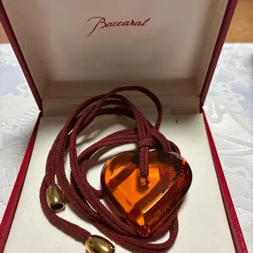 Baccarat 하트형 유리 목걸이