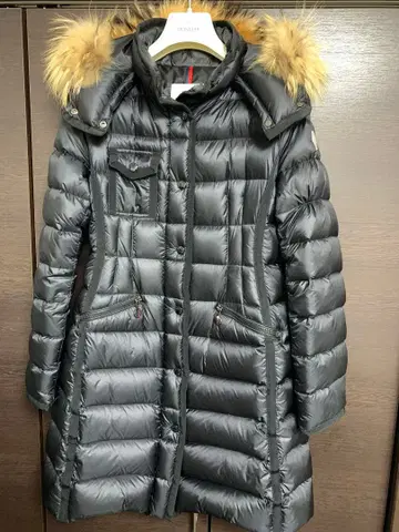 [ MONCLER ] 퍼 포함 롱 다운 자켓 블랙