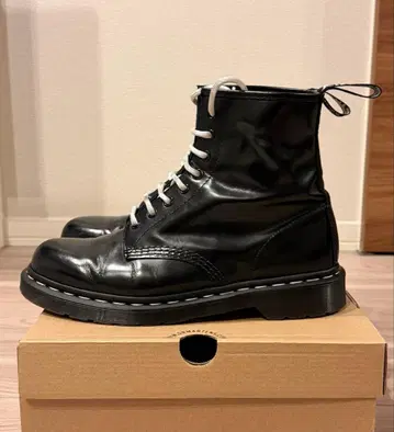 닥터마틴 10홀 부츠 1460WS
