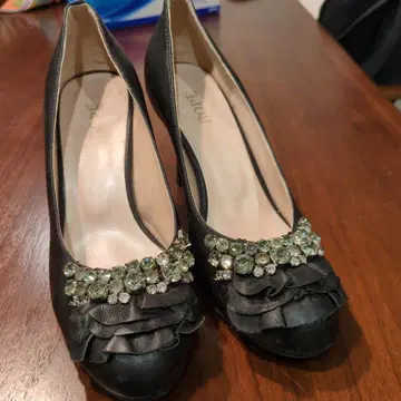 비쥬 장식 블랙 펌프스 23.5cm ROPE