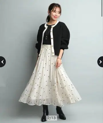 JUSGLITTY 샤이니 도트 바닥 플레어 스커트 (화이트)