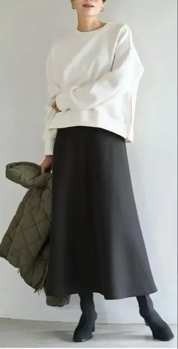 안피로 A 라인 저지 세미 플레어 스커트 새상품급