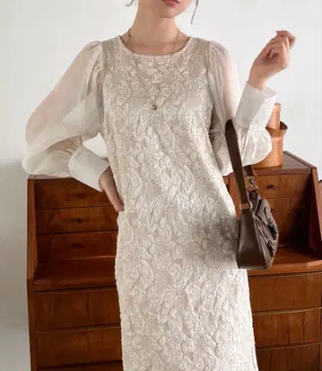 자카드 이소재 절개 롱 원피스 레이스 긴팔 베이지