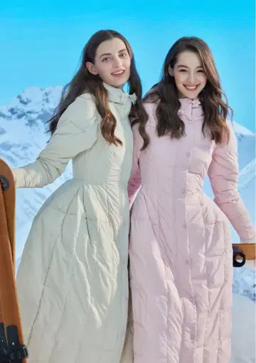 화이트 후드 부착 롱 다운 자켓