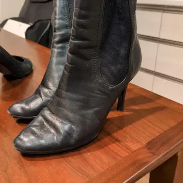 블랙 가죽 사이드 고어 부티