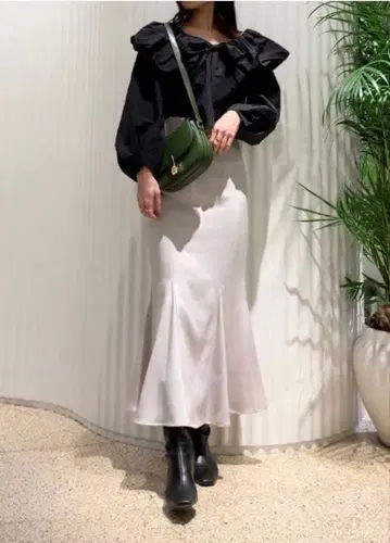 SNIDEL 백새틴 머메이드 스커트 아이보리 00