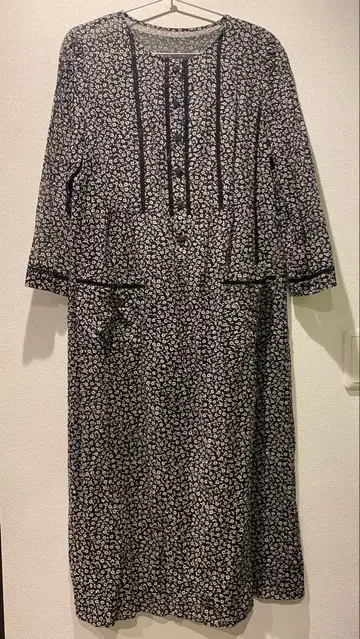 꽃무늬 긴팔 A라인 원피스