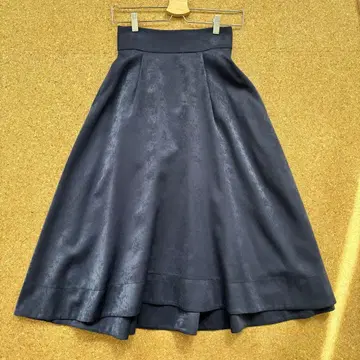 FRAY I.D 블랙 스웨이드풍 플레어 스커트