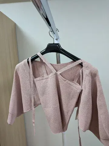 wcloset 핑크 크로스 디자인 니트