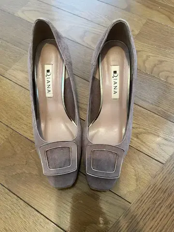 DIANA 그레이 스퀘어토 펌프스