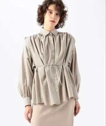 BACCA 투모로우랜드 코튼 스트라이프 개더 블라우스