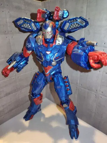 MARVEL LEGENDS 아이언 패트리어트