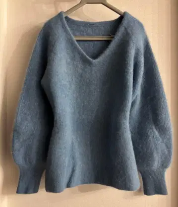 [ 새상품급 ] dresslave 드레스레이브 라쿤 V넥 스웨터