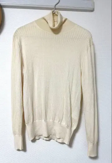 [ 비품 ] 23구 R ( RITA ) 리브 터틀 스웨터 긴팔 아이보리