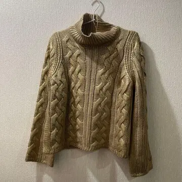 베이지 케이블 니트 터틀넥 긴팔