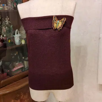 버건디 오프숄더 상의와 머플러!