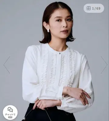 프릴 달린 화이트 긴팔 셔츠