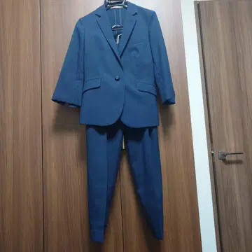 다크 블루 비즈니스 수트 셋업