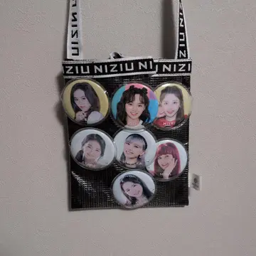 NiziU 메쉬백 배지 7개 포함