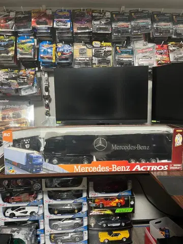 Mercedes-Benz Actros RC 트랙 블랙 컬러