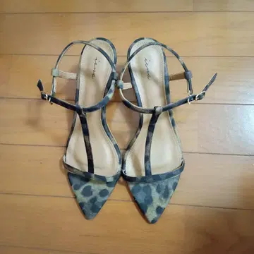 IENA 레오파드 무늬 스트랩 샌들 스틸레토