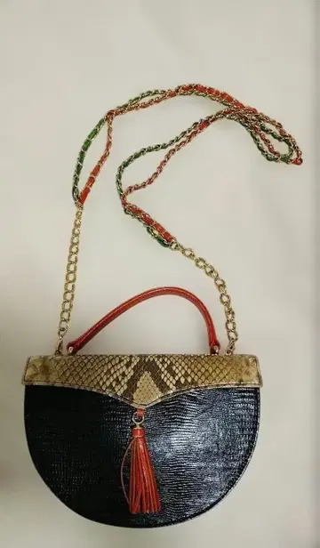 반원형 미니백 블랙/골드 컬러/레드 태슬 체인 벨트