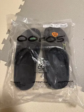 OOFOS OOahh 유니섹스 블랙 샌들 W11