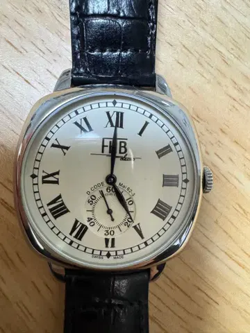 손목시계 FHB F-901 배터리 방전 상태