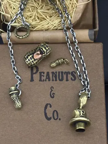 Peanuts & Co. 피넛 모티브 키링 목걸이 세트 판매