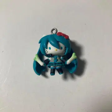 헬로키티 x 하츠네 미쿠 키링 가챠 시크릿