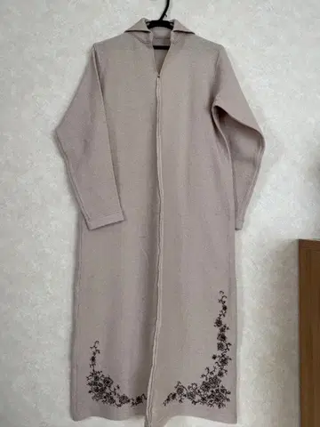 Sunnyvale clouds 베이지 긴팔 롱 니트 원피스