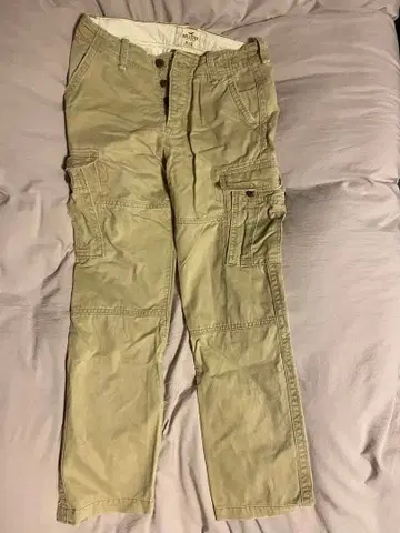 카고 팬츠 카키색 복수 포켓