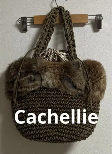 Cachellie 카셰리에 퍼 달린 바스켓백