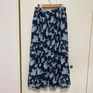 23구 플레어 스커트 네이비와 스카이블루 꽃무늬