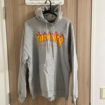 THRASHER 프레임 로고 후드티