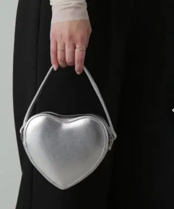 FREE'S MART 하트형 미니백 실버