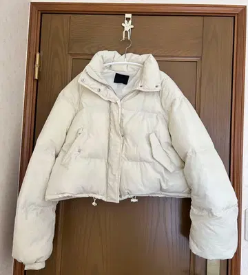 화이트 숏 다운 자켓