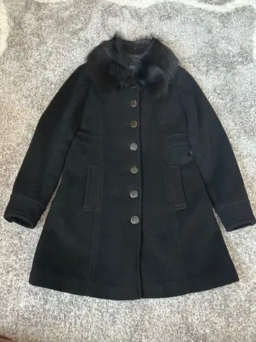 OZOC 심플 블랙 롱 코트 옷깃 탈부착 퍼 포함